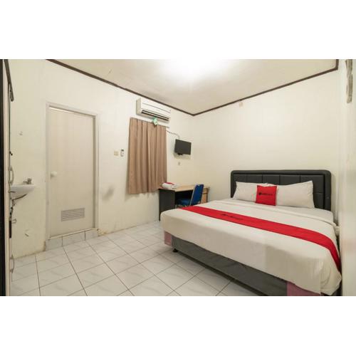 RedDoorz near Pondok Indah Water Park