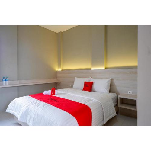 RedDoorz Near PRPP Marina Semarang