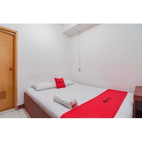 RedDoorz near Riau Junction Mall 2