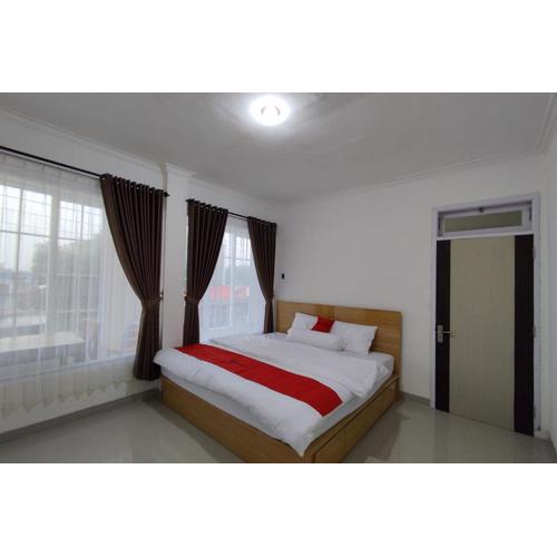 RedDoorz near Rita Super Mall Purwokerto
