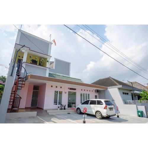 RedDoorz near Rita Supermall Purwokerto 2