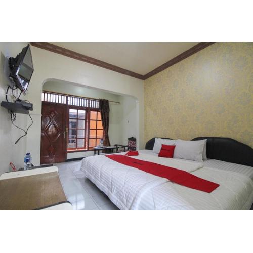 RedDoorz near Sarangan Lake