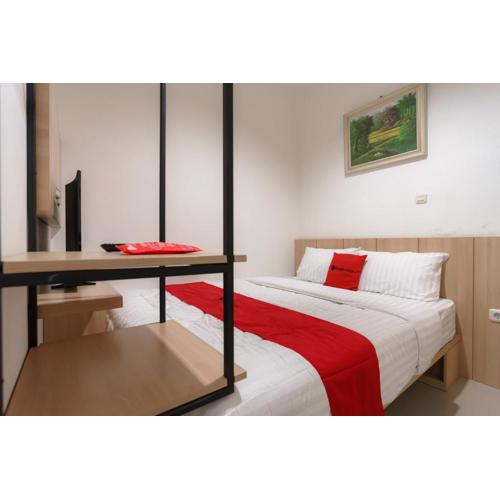 RedDoorz near Seasons City Mall 3