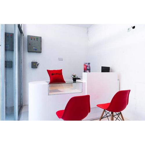 RedDoorz near Seasons City Mall