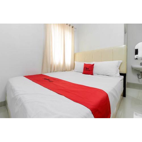RedDoorz near Siloam Hospital Palembang