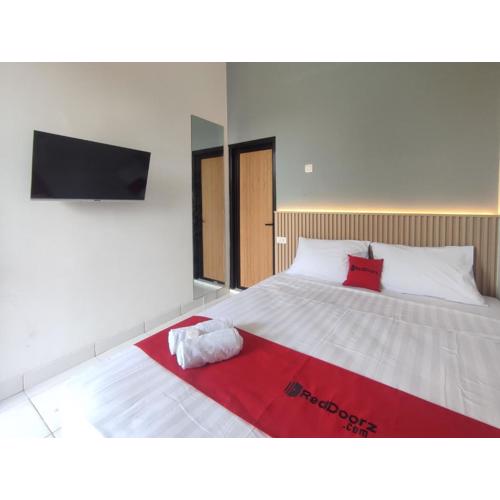 RedDoorz Near Simpang Lima Semarang