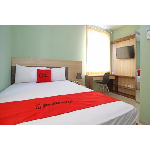 RedDoorz near Solo Balapan Station