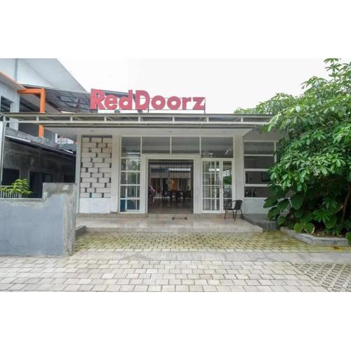 Reddoorz near Stadion Kridosono Blora