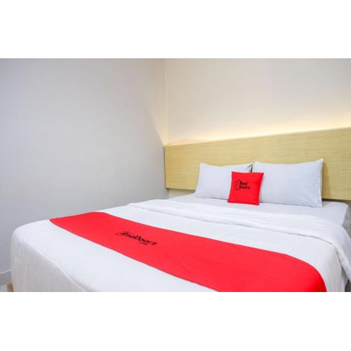 RedDoorz near Stasiun Batang