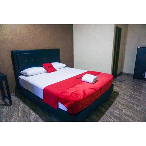 RedDoorz near Stasiun Kroya