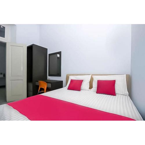 RedDoorz Near Stasiun Lawang