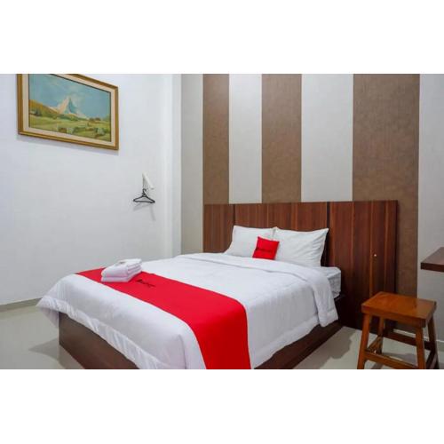 RedDoorz near Stasiun Purwosari