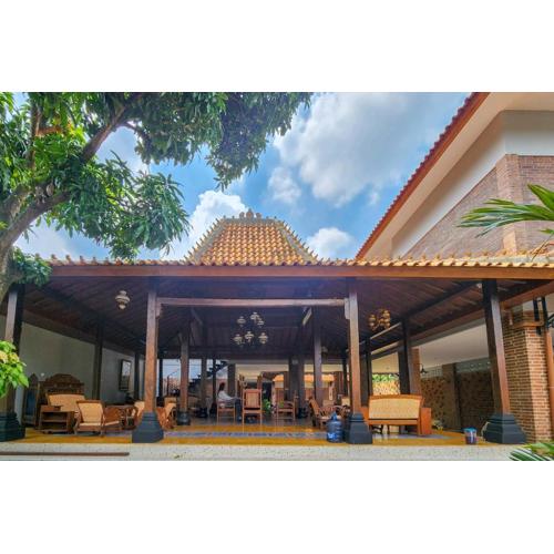 RedDoorz near Stasiun Sragen