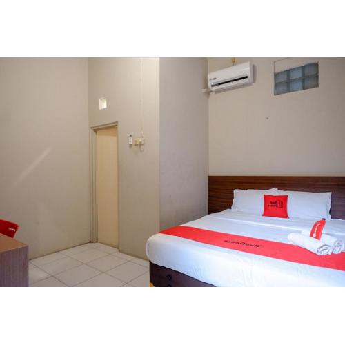 RedDoorz near Stasiun Tawang Semarang