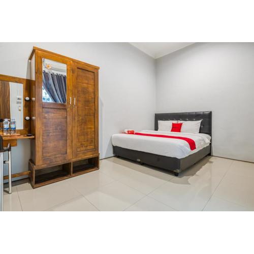 RedDoorz near Surabaya Zoo