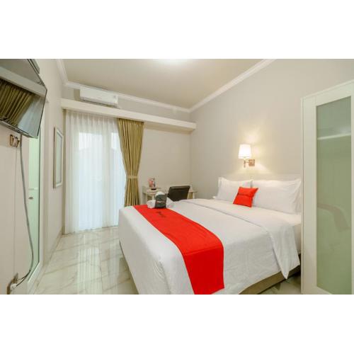 RedDoorz near Taman Makam Pahlawan Cikutra