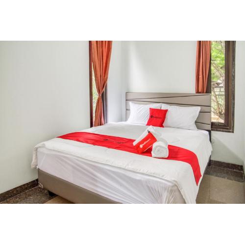 RedDoorz near Taman Mini Jakarta
