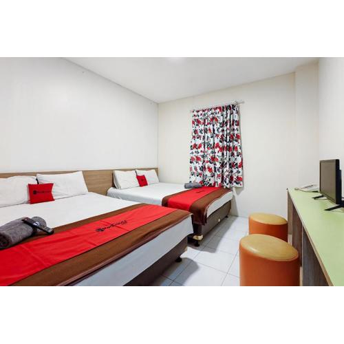 RedDoorz near Taman Safari 3