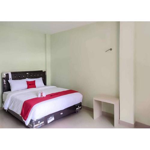 RedDoorz near Taman Wisata Alam Punti Kayu Palembang 2
