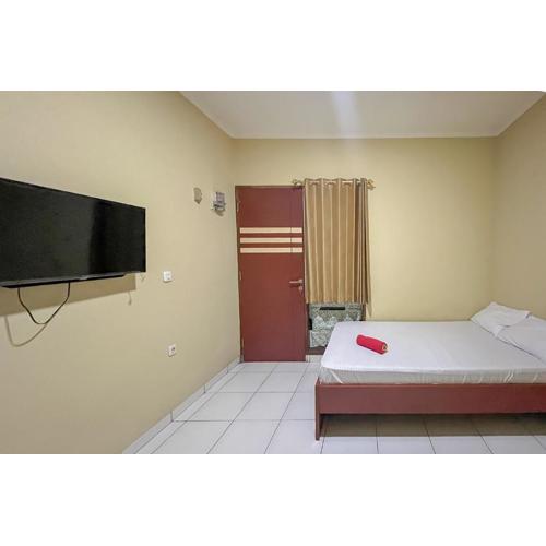 RedDoorz near Tegalega Park 2