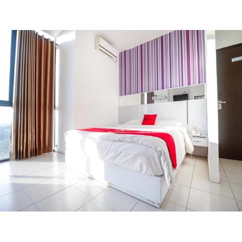 RedDoorz near Terminal Batu Ampar