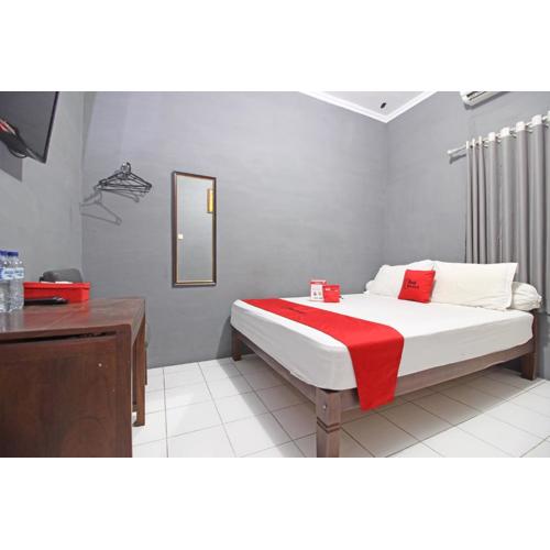 RedDoorz near Terminal Condong Catur