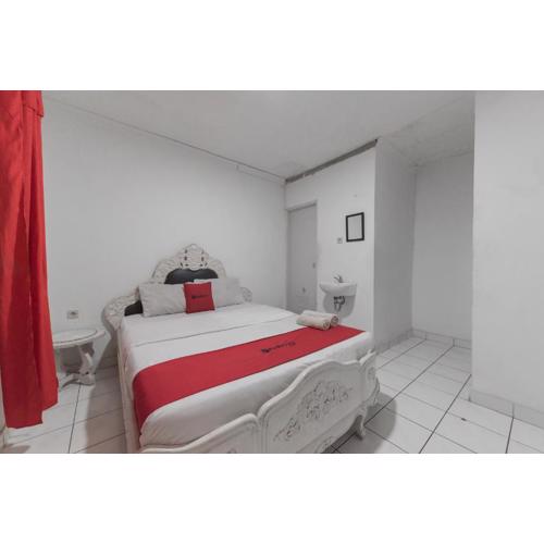 RedDoorz near Terminal Pasir Hayam Cianjur