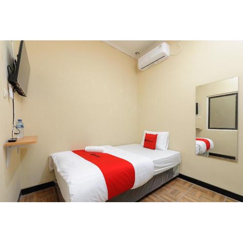 RedDoorz near The Jungle Waterpark Bogor