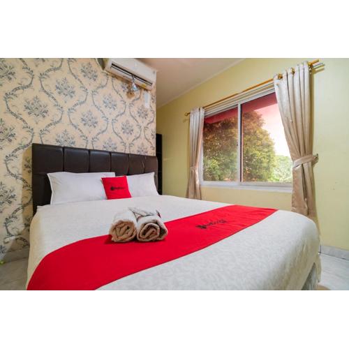 RedDoorz near Tomang 2