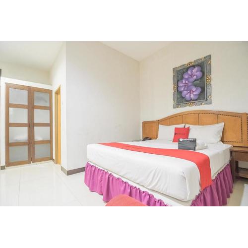 RedDoorz Near Trans Studio Mall 3