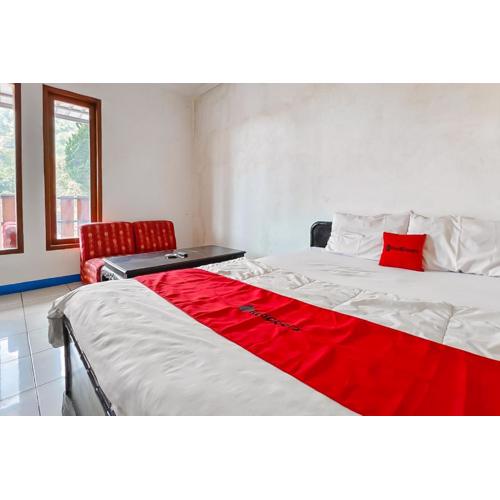 RedDoorz near Treetop Adventure Kopeng