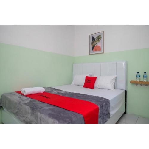 RedDoorz near Tugu Kartasura