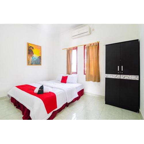 RedDoorz near Universitas Pamulang