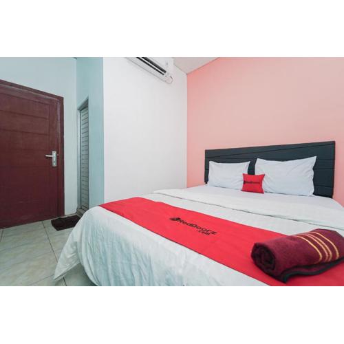 RedDoorz near Universitas YARSI