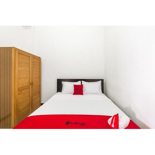 RedDoorz near Widya Mandala University