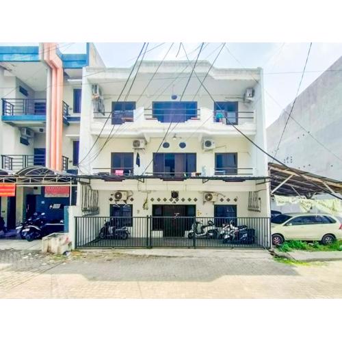 RedDoorz Padang Pasir near Petra University Surabaya