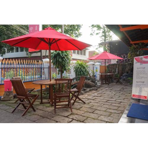 RedDoorz Plus @ Alun Alun Nganjuk