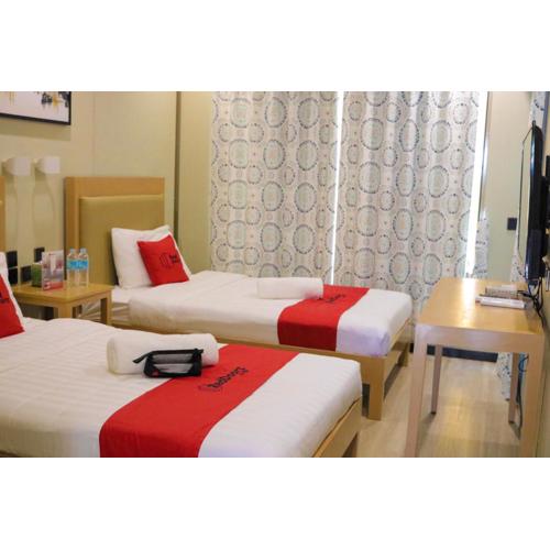 RedDoorz Plus @ AS Fortuna Cebu