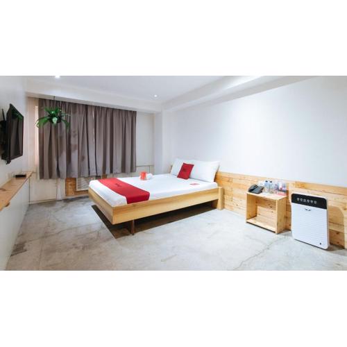 RedDoorz Plus at Boni Avenue Mandaluyong