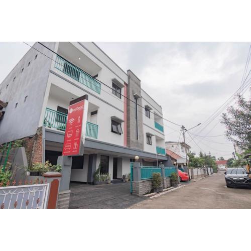RedDoorz Plus at Buah Batu
