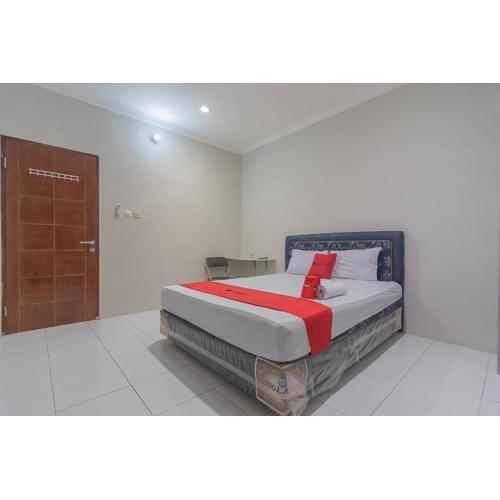 RedDoorz Plus at Bukit Cinta Street Balikpapan