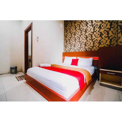 RedDoorz Plus at Grand City Inn Makassar