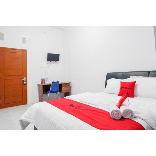 RedDoorz Plus at Hotel Lestari Karema Mamuju