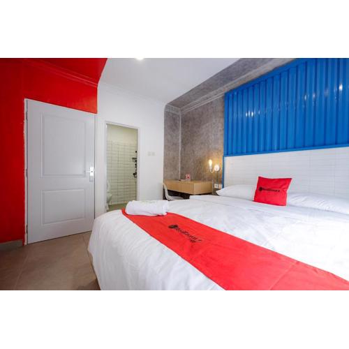 RedDoorz Plus at Jalan Gatot Subroto Jakarta