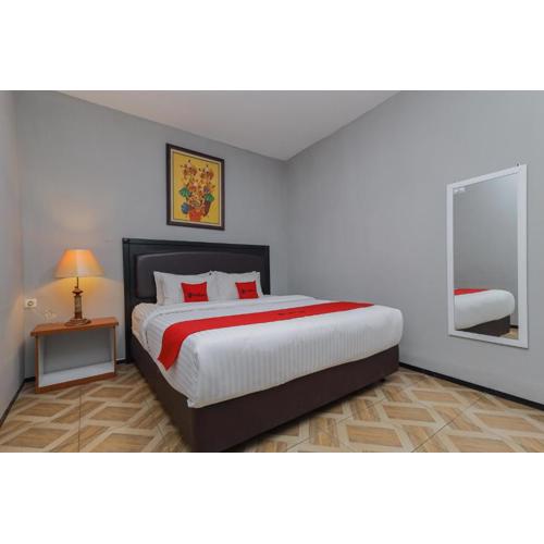 RedDoorz Plus At Swun Stay Raya Langsep