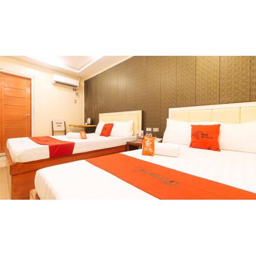 RedDoorz Plus at Winter Benitez