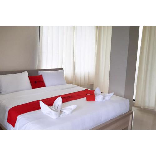 RedDoorz Plus @ Bitung City Center