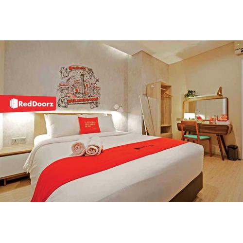 RedDoorz Plus @ Cideng Barat