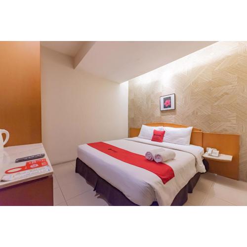 RedDoorz Plus @ Cipaganti Street 3