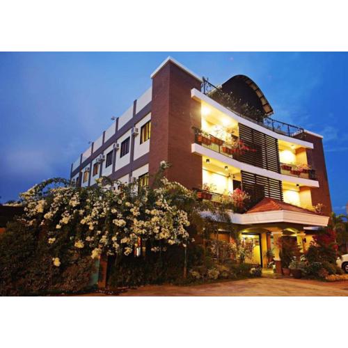 RedDoorz Plus @ Conclave Hotel Davao City